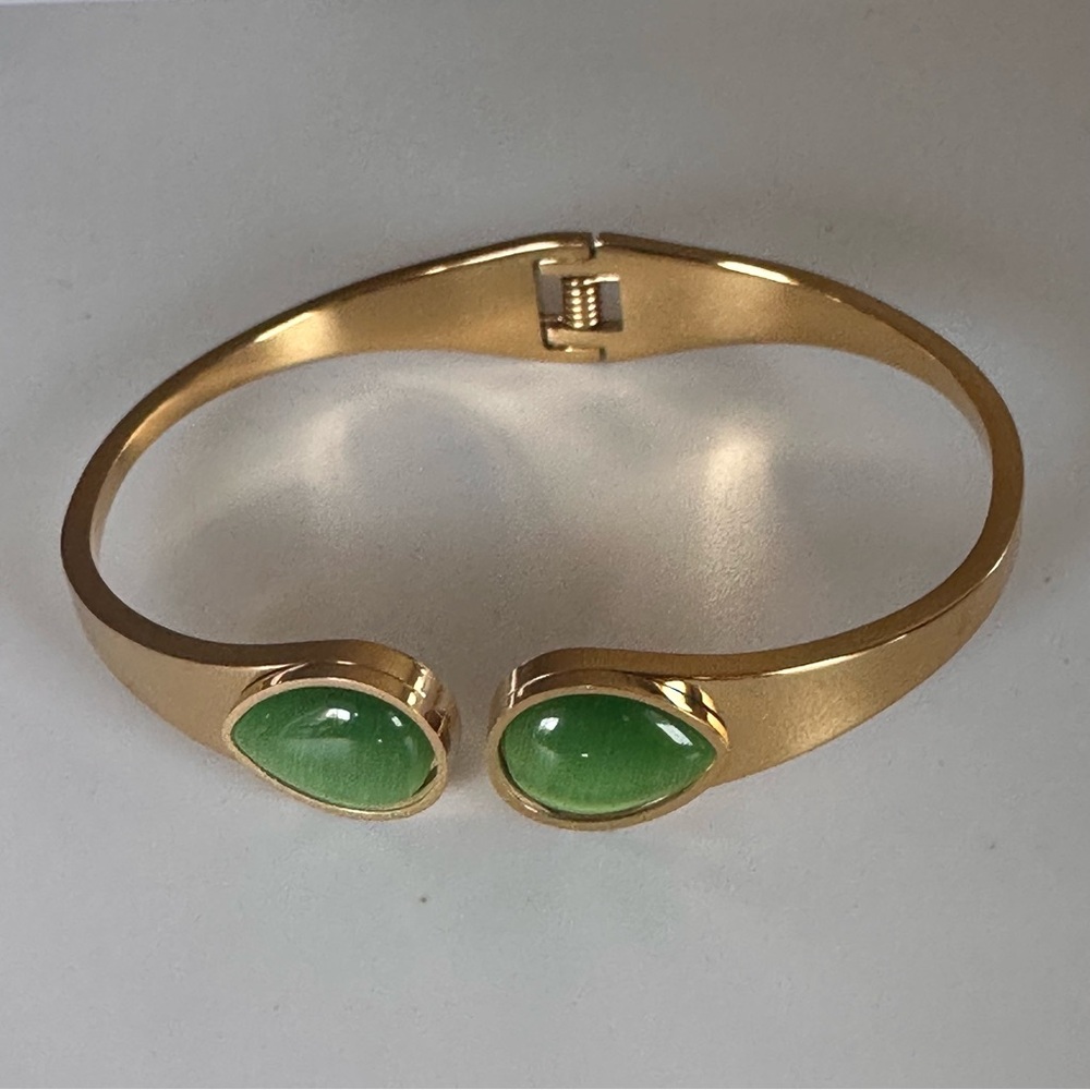 Gold Tone Stainless Steel Cat Eye Hinged Bangle Bracelet Green Stone NIP - Picture 8 of 9